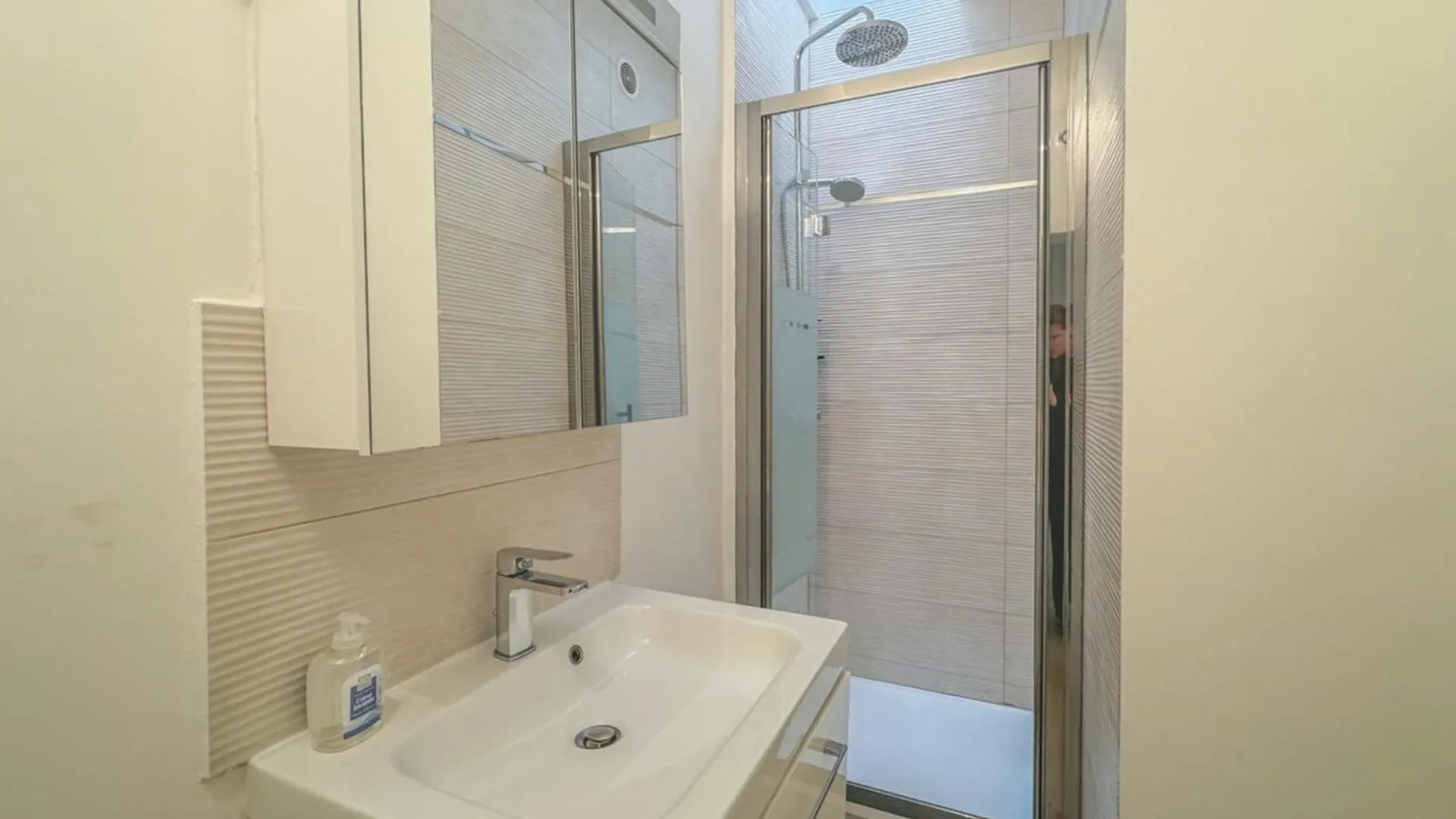 Flexliving - Onebedroom - Malesherbes - Eiffel Tower View Paris Apartment